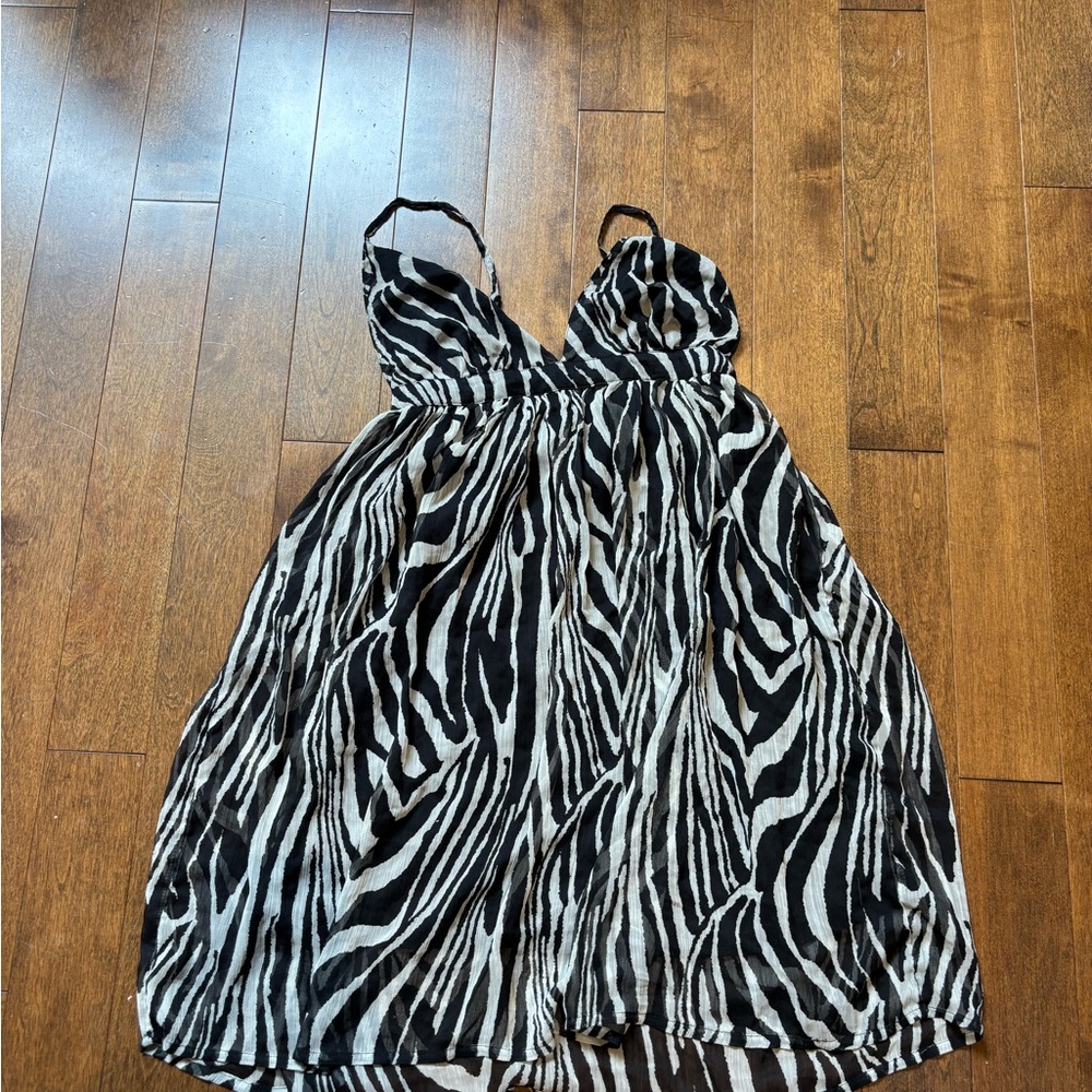 H&M Black and White Patterned Dress